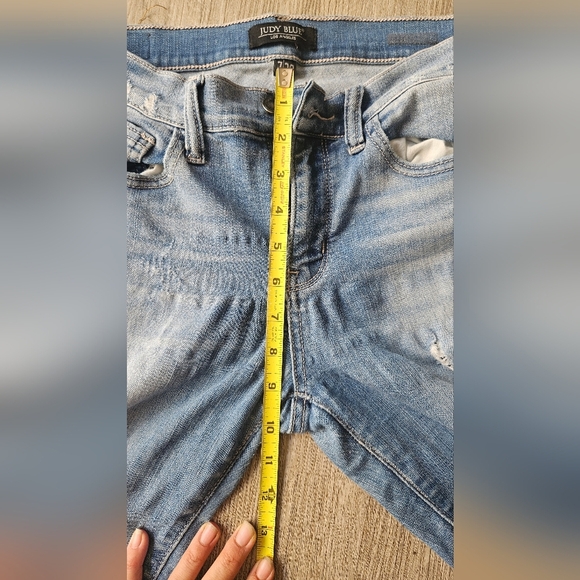 Judy Blue Adelene Girlfriend Distressed Jean Light Blue JB8273MD Size 7/28 - Picture 3 of 6